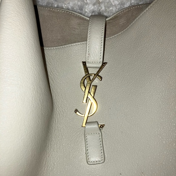 Yves Saint Laurent Cream Shoulder Bag with Gold Accent - Picture 2 of 13